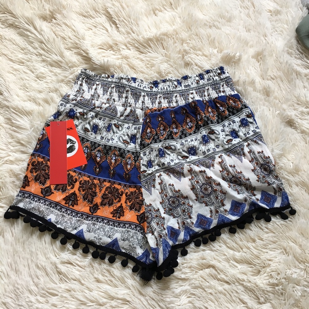 NWT Pom Pom shorts medium - Picture 4 of 4